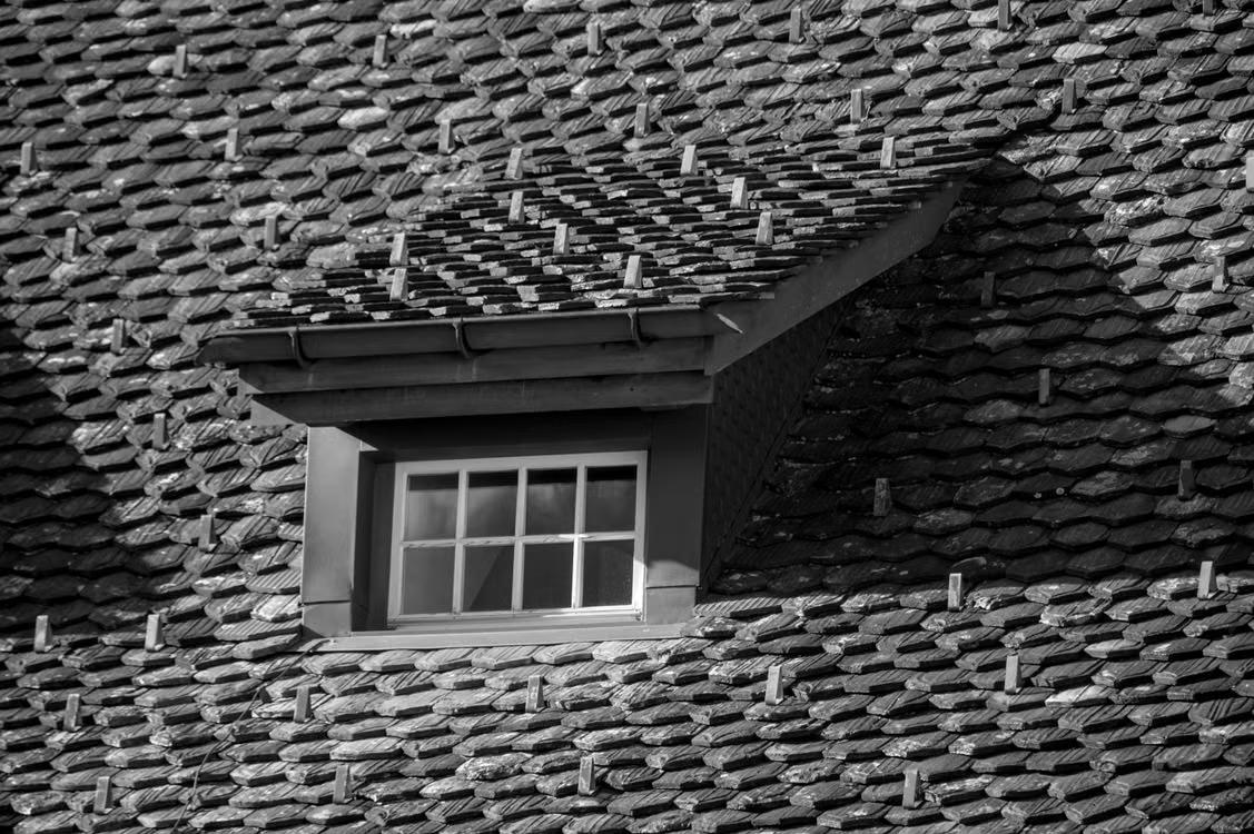 Asphalt shingle roof with a properly installed ridge vent